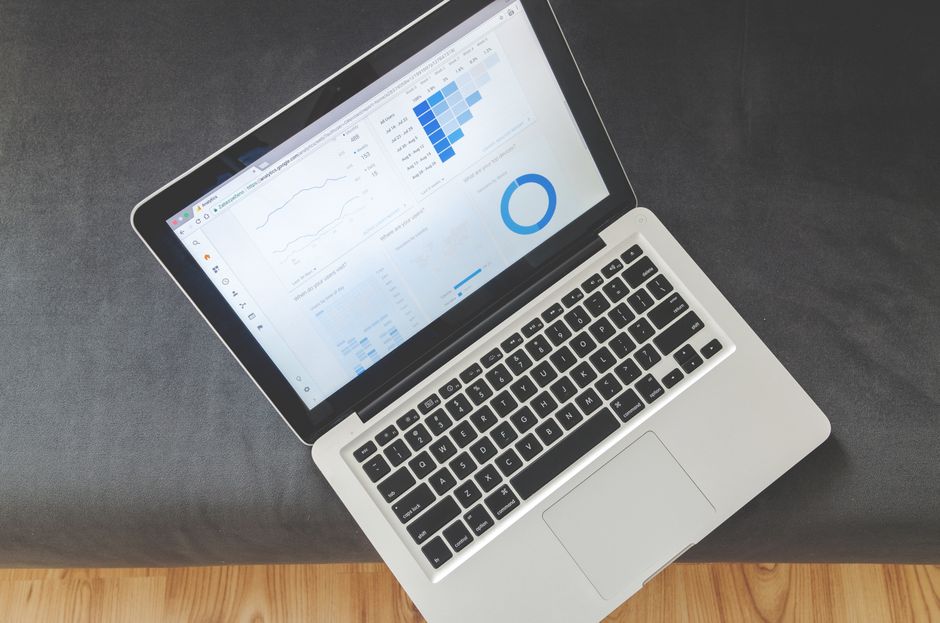 Concepto de inteligencia artificial aplicada a la optimización SEO